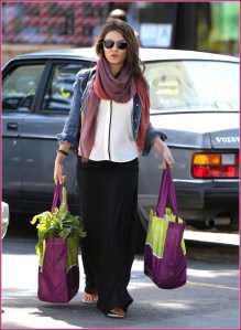 Exclusive... Pregnant Mila Kunis Shops For Groceries